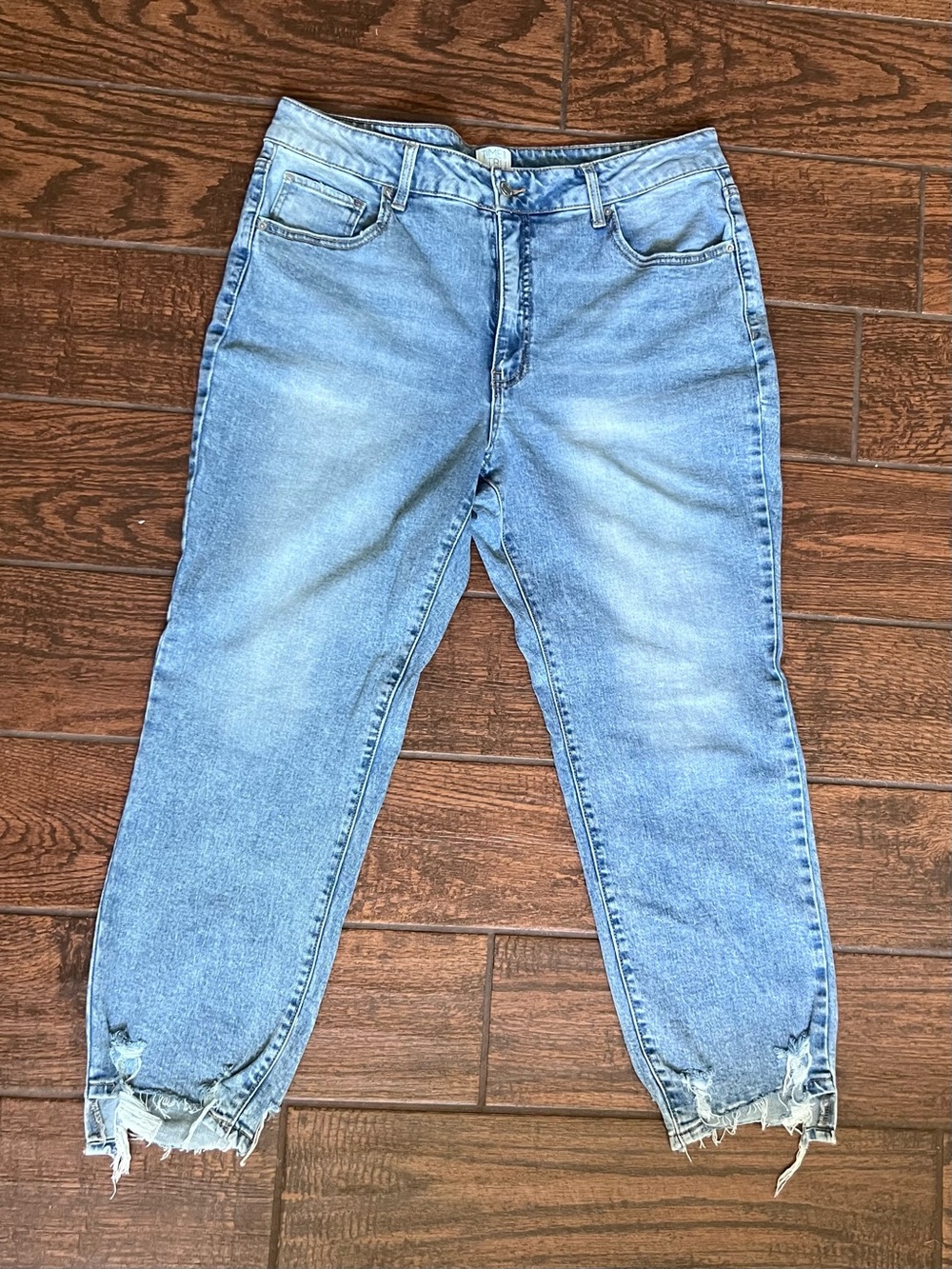 NWOT Time and Tru Women’s Skinny Light wash skinny jeans raw hem size 16 - Picture 4 of 10